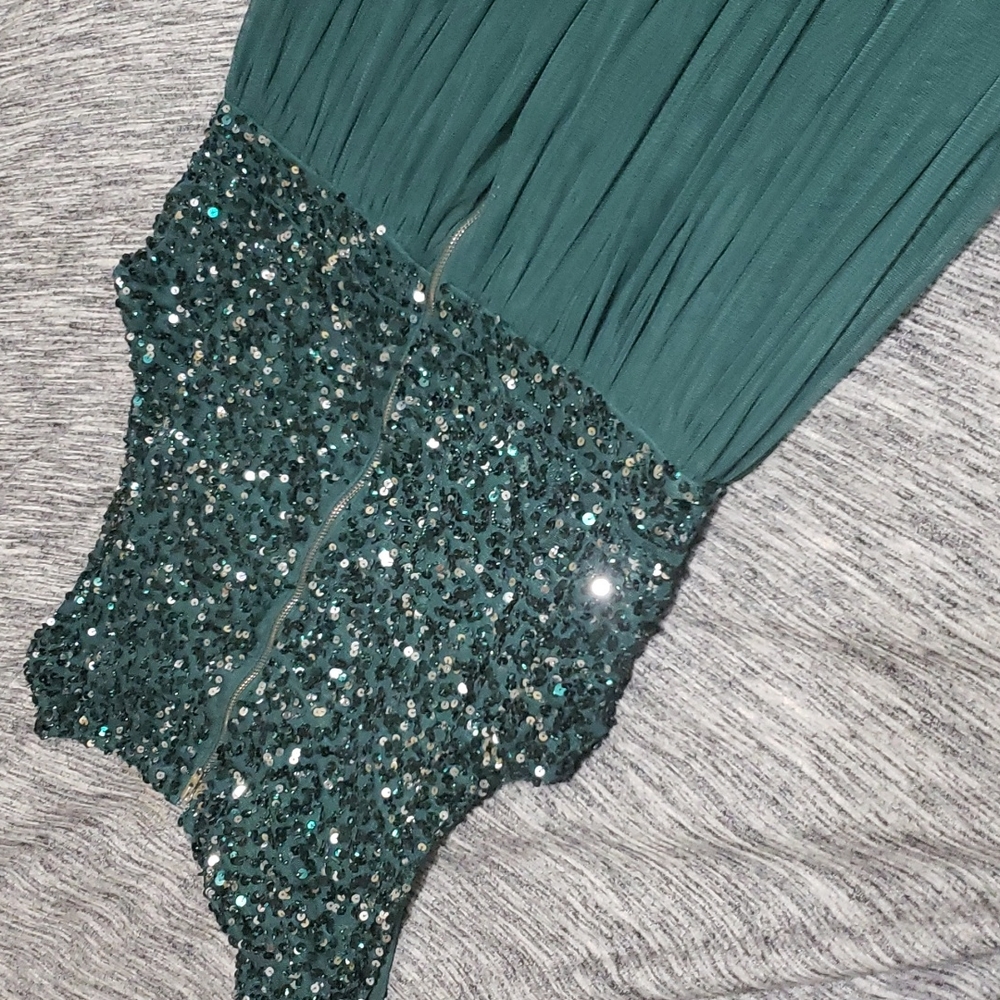 Maya petite forest green color dress size large